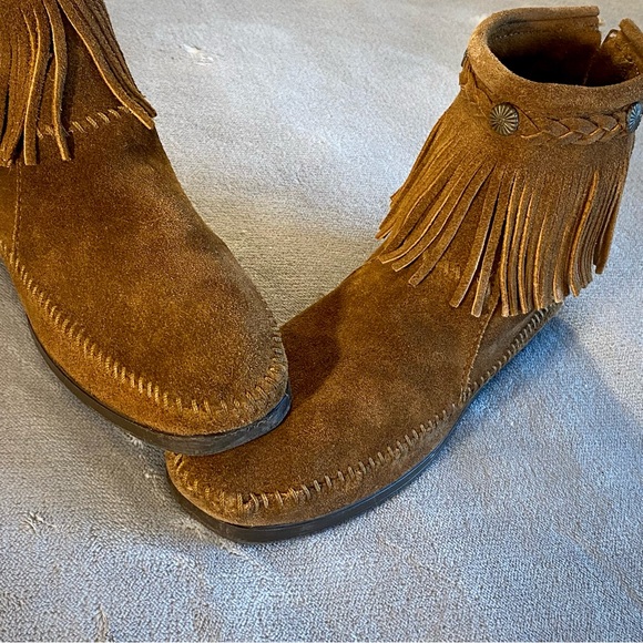 Minnetonka fringe boots - Picture 9 of 11